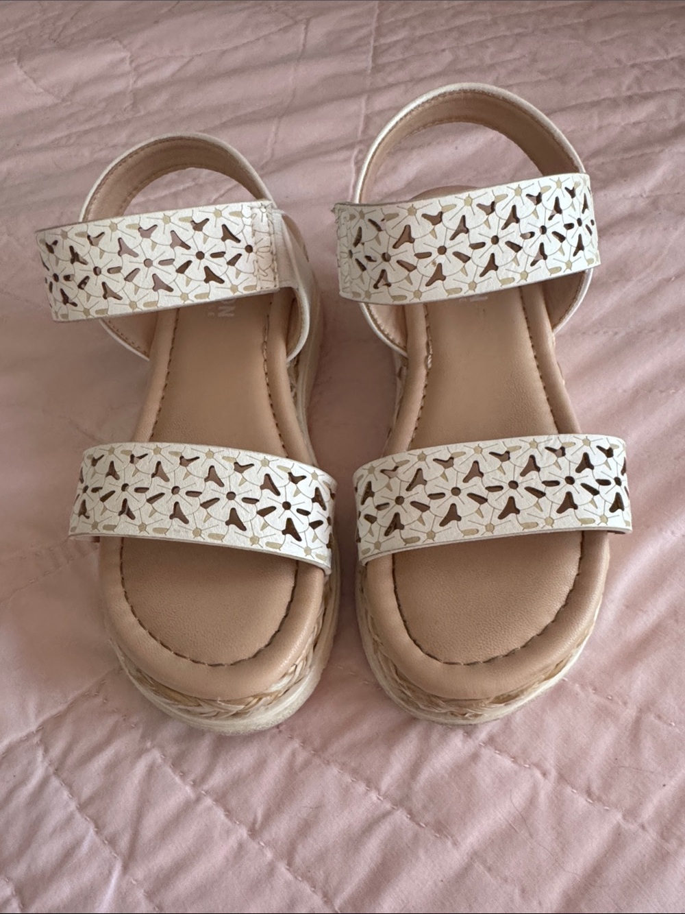 Reaction Kenneth Cole White Floral Laser-Cut Sandals